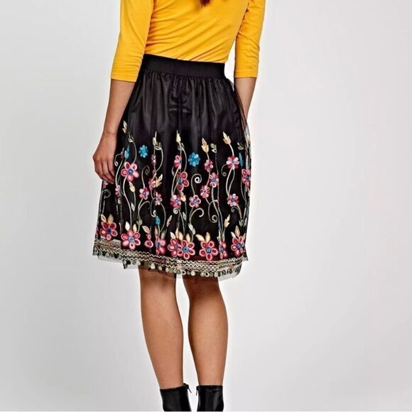 NWT Ultra Pink August Midi Black Skirt Mesh Embroidered Size M - Picture 4 of 10